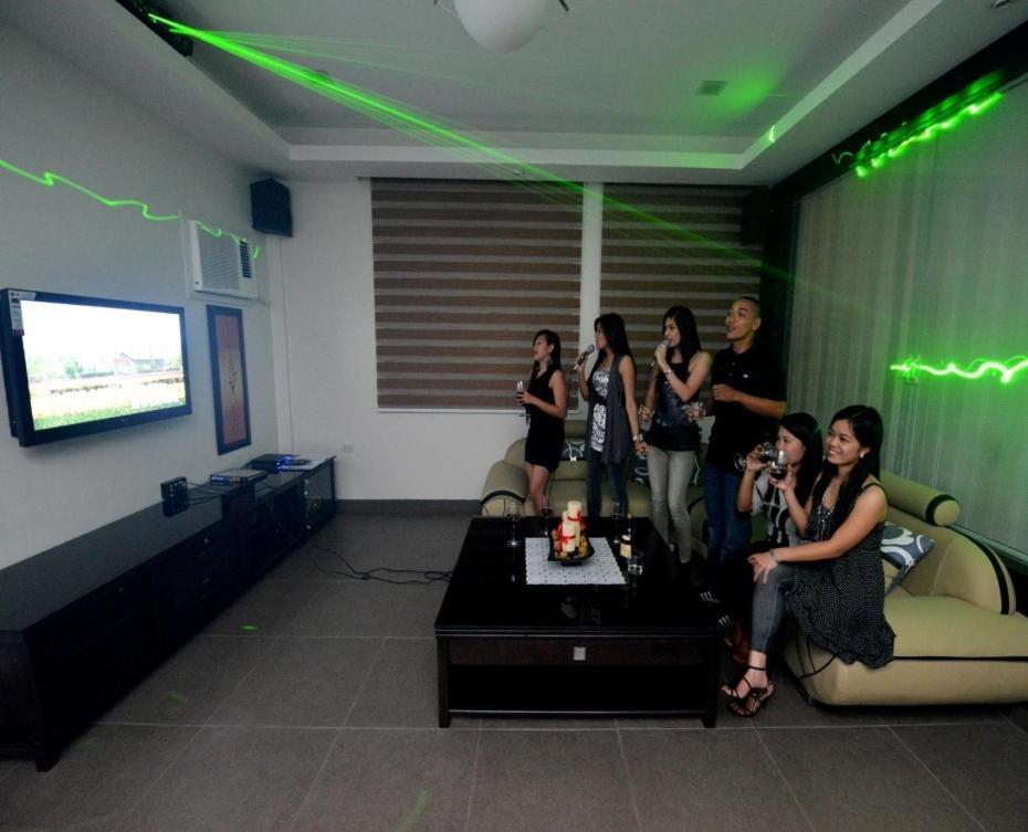 Hollywood Drive-In Hotel Baguio City Стая снимка
