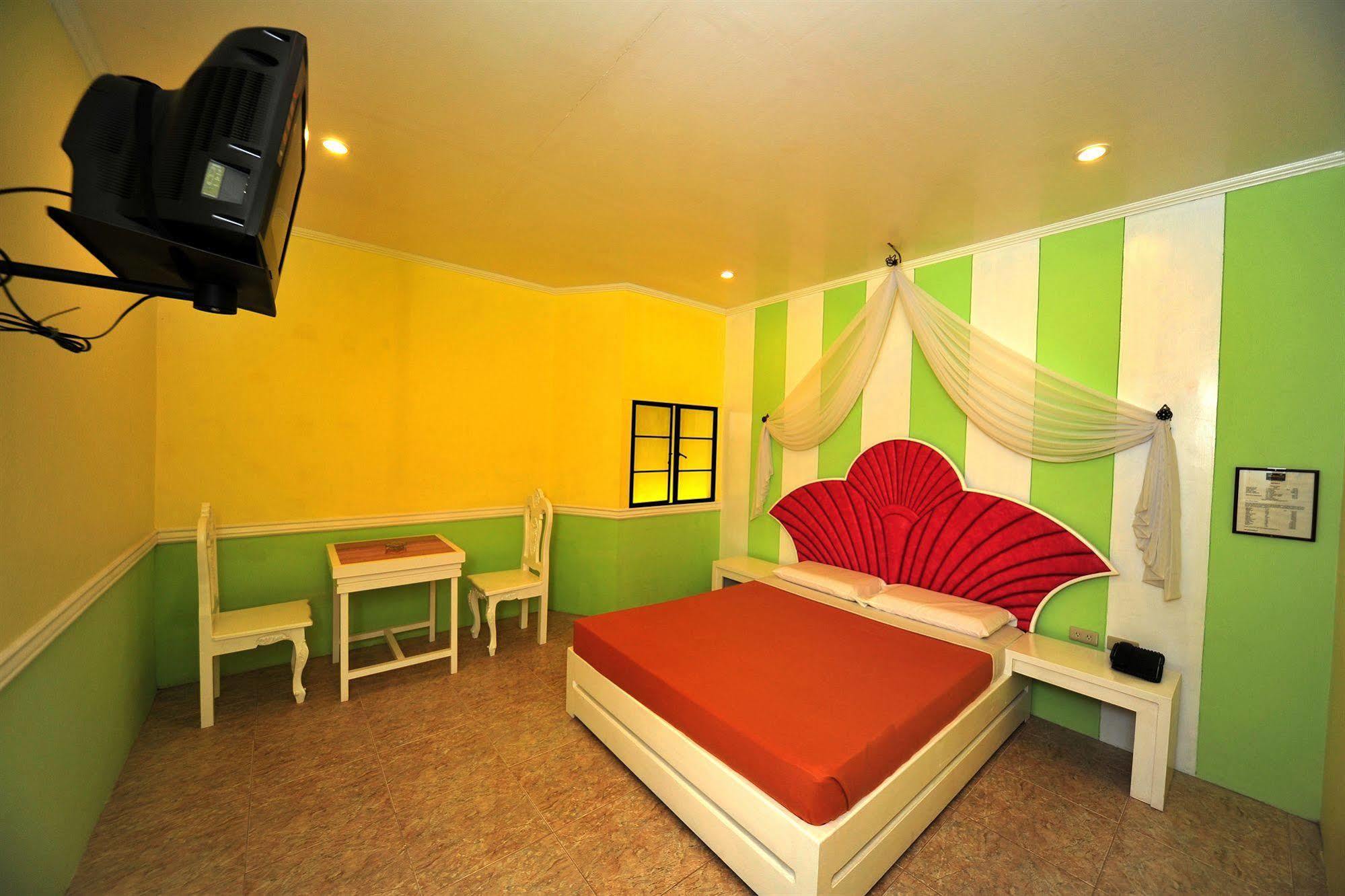 Hollywood Drive-In Hotel Baguio City Екстериор снимка