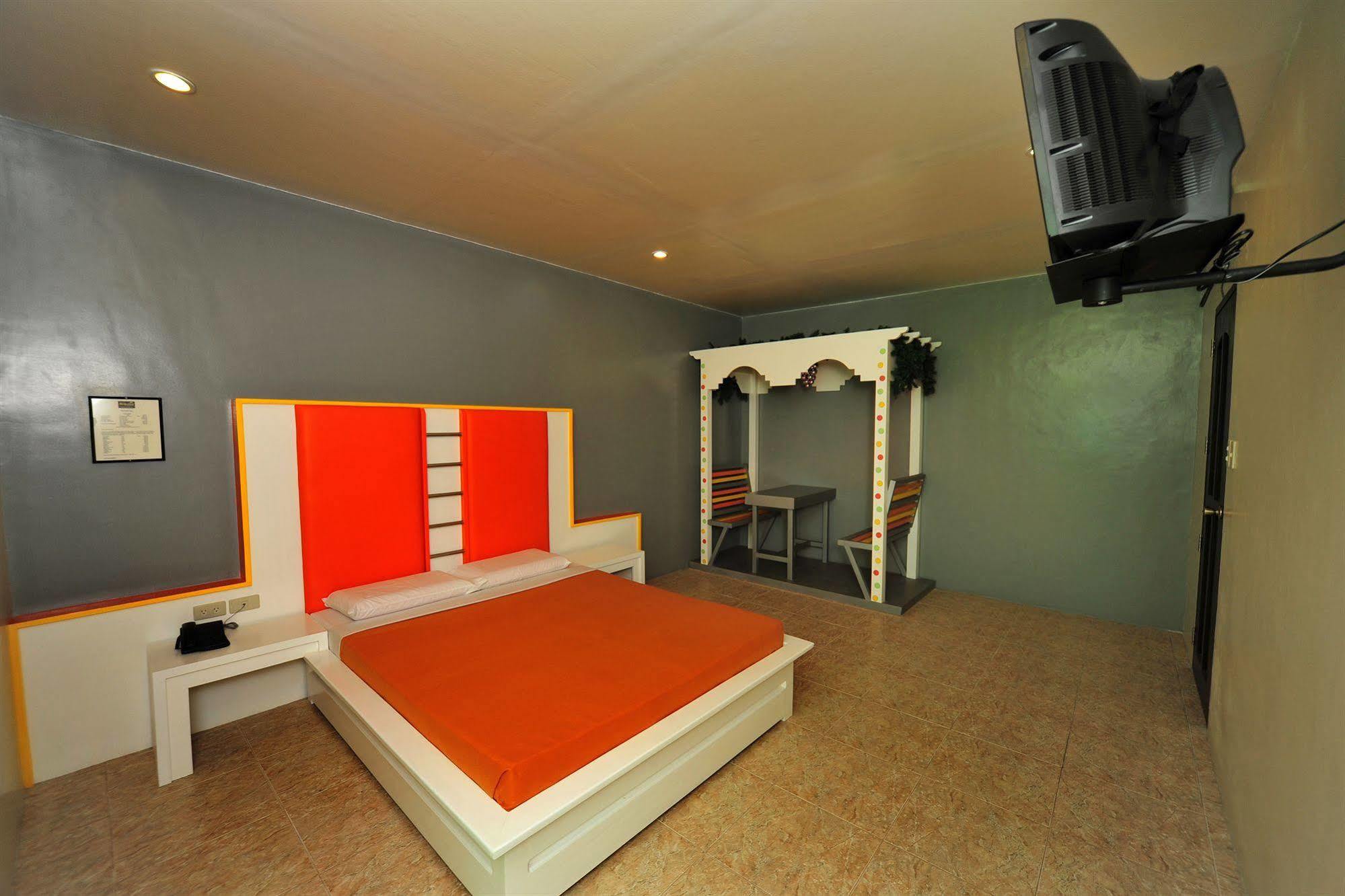 Hollywood Drive-In Hotel Baguio City Екстериор снимка